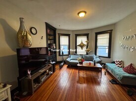 10 Taft St, Unit 3 in Boston, MA - Building Photo