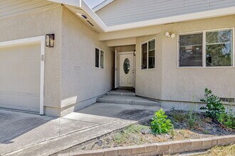 6941 Golf View Dr in Sacramento, CA - Building Photo - Building Photo