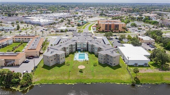 3100 Harbor Blvd in Port Charlotte, FL - Building Photo - Building Photo