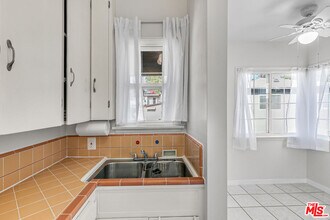 4537 College View Ave in Los Angeles, CA - Building Photo - Building Photo