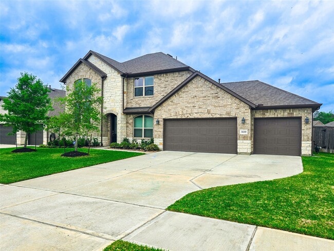 property at 31219 Gullwing Manor Dr