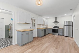 5925 Couton Dr in Mobile, AL - Building Photo - Building Photo