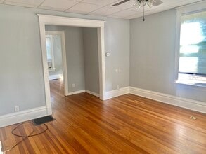 914 Clay St in Woodstock, IL - Building Photo - Building Photo