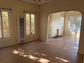 1160 N Raymond Ave, Unit 1 in Pasadena, CA - Building Photo - Building Photo