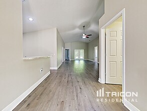 303 Lisa Ann Ct in Plant City, FL - Building Photo - Building Photo