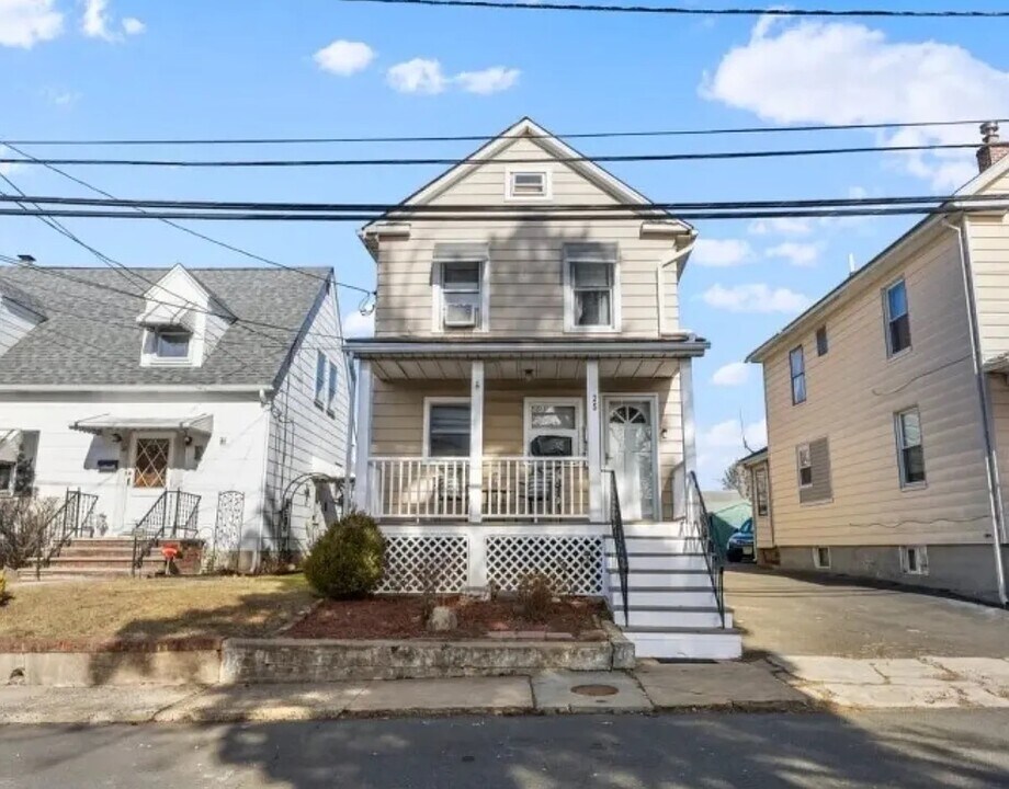 25 Rosalie St, Unit A in Manville, NJ - Building Photo