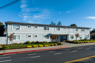 Royal Gardens Apartments in Livermore, CA - Building Photo - Building Photo