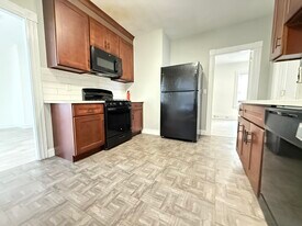 58 Antwerp St, Unit 1 in Boston, MA - Building Photo