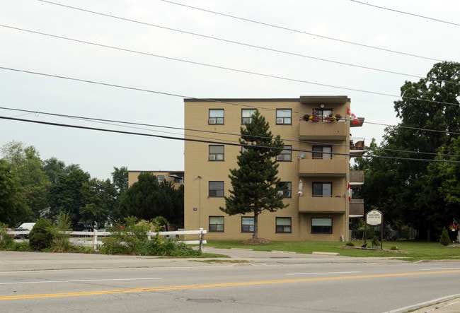 The Maple View Apartments in Halton Hills, ON - Building Photo - Building Photo