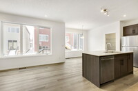 25 Yorkstone Row SW in Calgary, AB - Building Photo - Building Photo