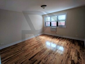 563 W Arlington Pl, Unit #555-504 in Chicago, IL - Building Photo - Building Photo