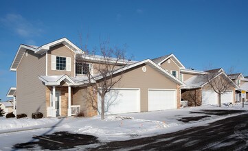 Boulder Ridge Townhomes in Shakopee, MN - Building Photo - Building Photo