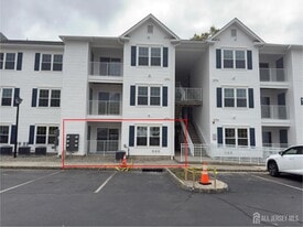 1215 Waterford Dr in Edison, NJ - Building Photo