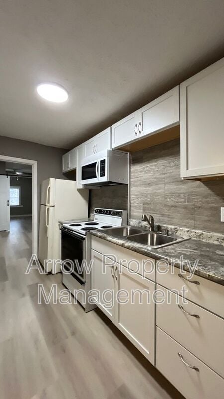 property at 805 S 11th St