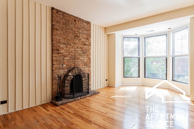 604 W Surf St, Unit 3 in Chicago, IL - Building Photo - Building Photo