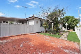 450 NW 40th Ct in Miami, FL - Building Photo - Building Photo