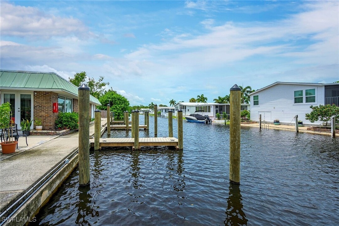 2848 Arbutus St in Naples, FL - Building Photo