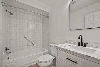 Chestnut Oaks Apartments in Southfield, MI - Foto de edificio - Building Photo