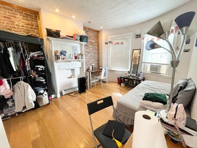 24 S Huntington Ave, Unit 2 in Boston, MA - Building Photo - Building Photo