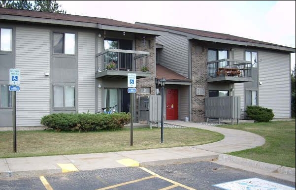 Pine Bluff Apartments in Kingsford, MI - Building Photo