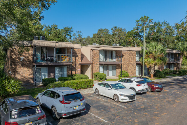 Country Village Apartments in Gainesville, FL - Foto de edificio - Primary Photo