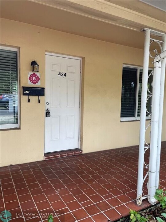 434 NE 14th Ave-Unit -434 in Fort Lauderdale, FL - Foto de edificio