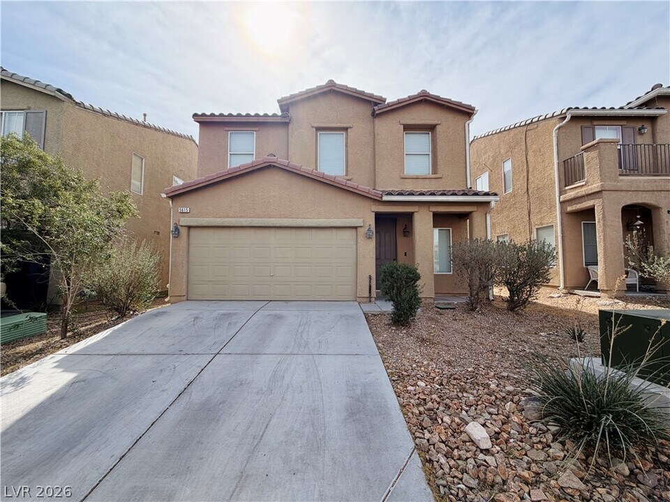 5615 W Sun Temple Ave in Las Vegas, NV - Building Photo