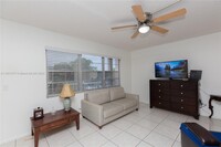 13355 SW 9th Ct in Pembroke Pines, FL - Foto de edificio - Building Photo