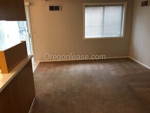 515 S 67th Pl in Springfield, OR - Building Photo - Building Photo