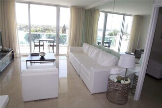 5161 Collins Ave in Miami, FL - Foto de edificio - Building Photo