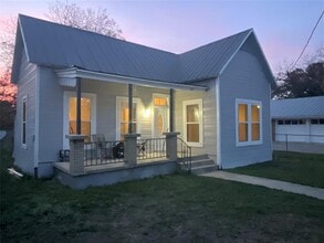 104 S Broad St in Lampasas, TX - Building Photo - Building Photo