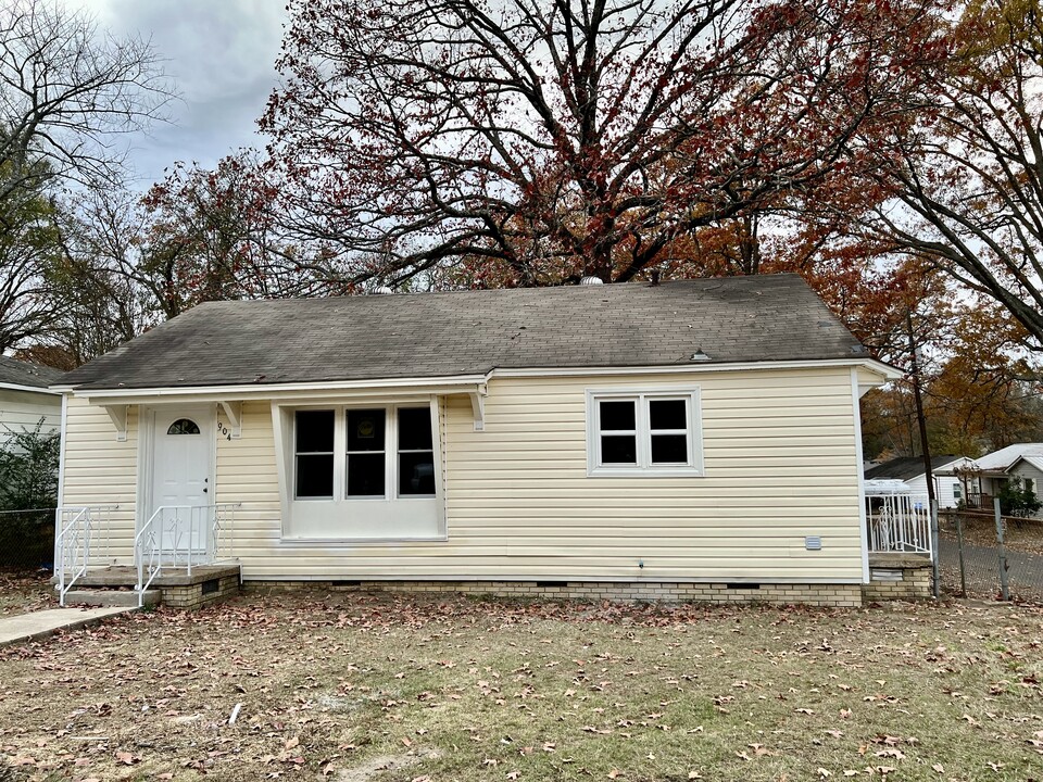 904 Wilson St in Malvern, AR - Foto de edificio