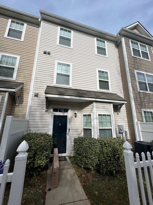300 Coalinga Lane-Unit -Unit 107 in Raleigh, NC - Building Photo