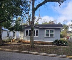 1302 Melvin St in Tallahassee, FL - Building Photo
