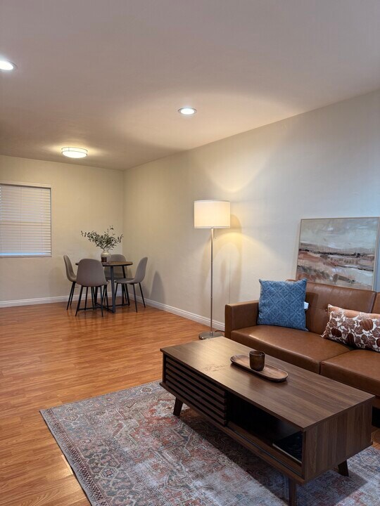 2220 N Niagara St, Unit B in Burbank, CA - Building Photo