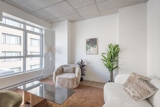 1211 Rue Crescent in Montréal, QC - Building Photo - Building Photo