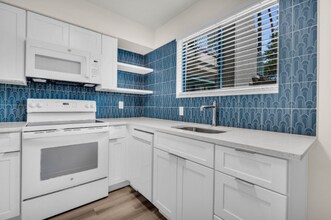 4301 N 24th St-Unit -142 in Phoenix, AZ - Building Photo - Building Photo