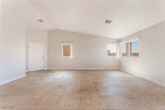 2111 Hollow Oak Ave in North Las Vegas, NV - Building Photo - Building Photo