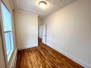288 Pearl St, Unit #1R in Malden, MA - Building Photo - Building Photo