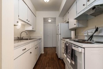 Drawbridge Apartments East in Harrison Township, MI - Foto de edificio - Building Photo