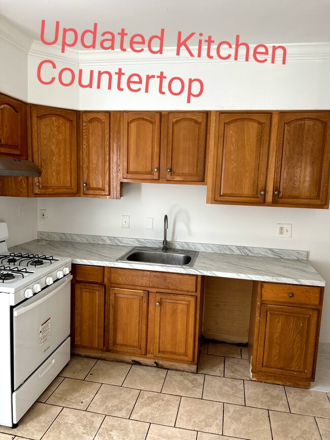 196 Putnam St, Unit 2fl in Bridgeport, CT - Building Photo - Building Photo