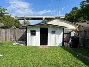 11210 Sageoak Dr in Houston, TX - Building Photo - Building Photo