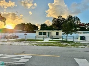 921 Fisherman St in Opa Locka, FL - Building Photo - Building Photo