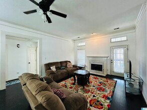 151 Stratford Cir in Pelham, AL - Foto de edificio - Building Photo