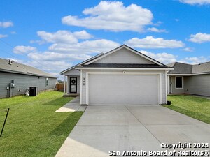 248 Cowboy Rdg in Pleasanton, TX - Building Photo