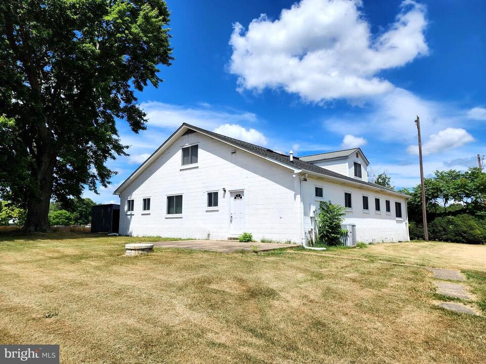 14352 Ridge Rd in King George, VA - Foto de edificio