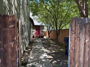 1633 NE Lotus Dr in Bend, OR - Building Photo - Building Photo