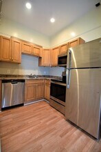 1736 Beacon St, Unit 3 in Brookline, MA - Building Photo - Building Photo