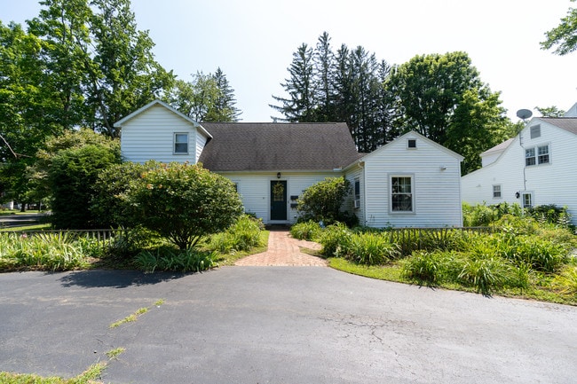 30 Nathaniel Blvd, Unit B, Unit B