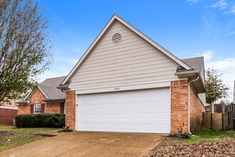 2743 Long Shadow Ln in Memphis, TN - Building Photo - Building Photo